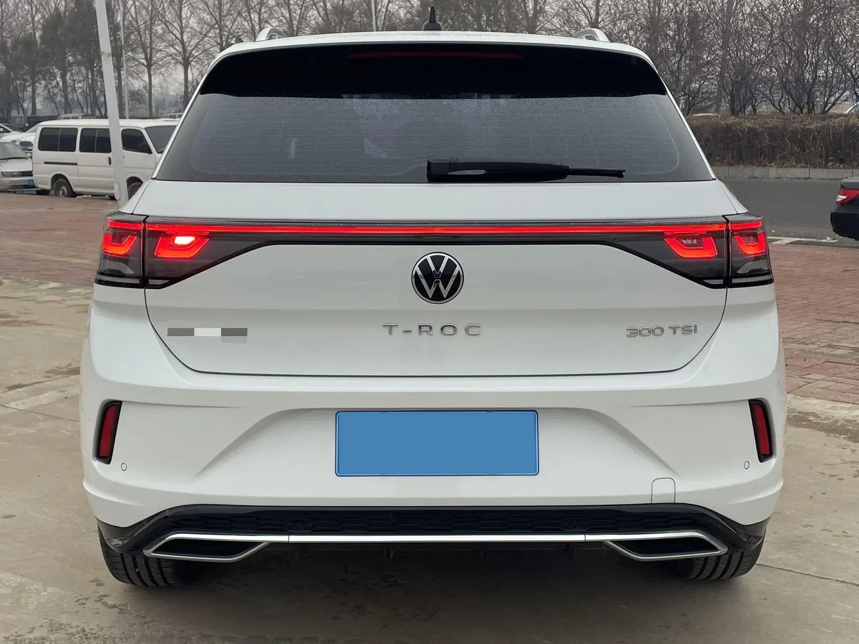 2025 VOLKSWAGEN T-ROC thumbnail 4