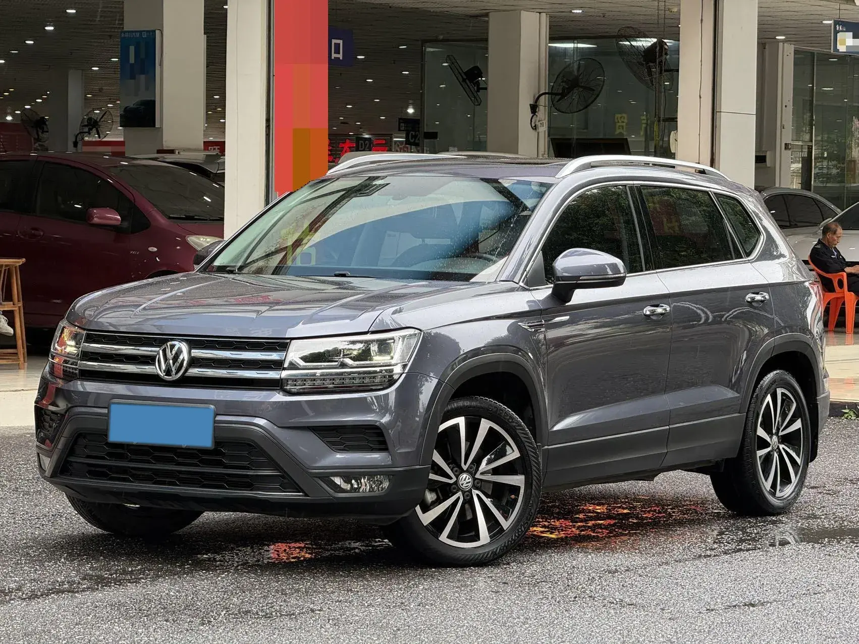 2019 VOLKSWAGEN THARU view 1