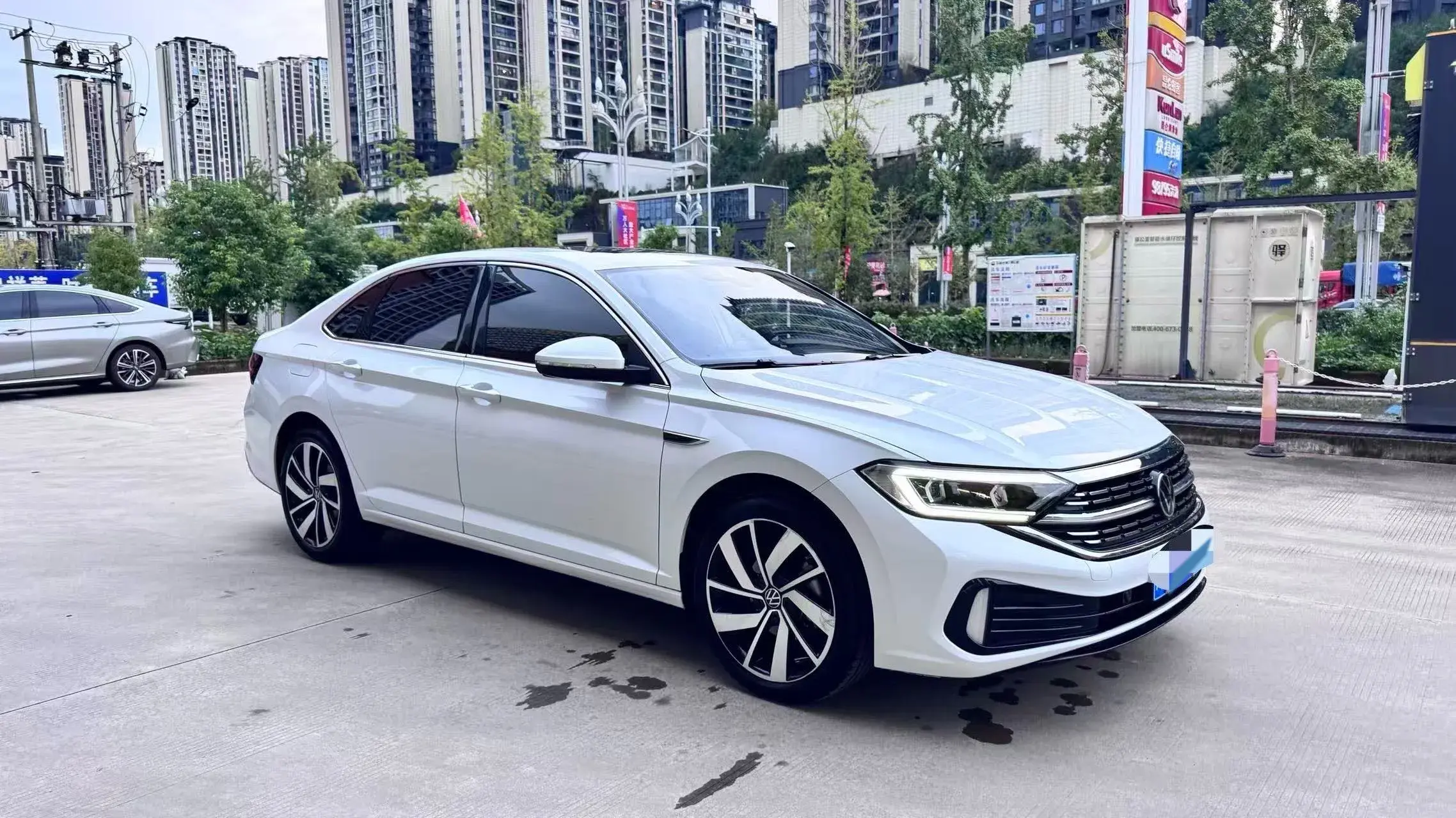 2023 VOLKSWAGEN SAGITAR thumbnail 3