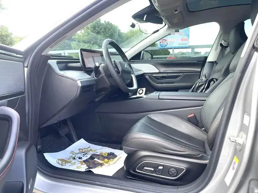 2020 XPENG P7 thumbnail 3