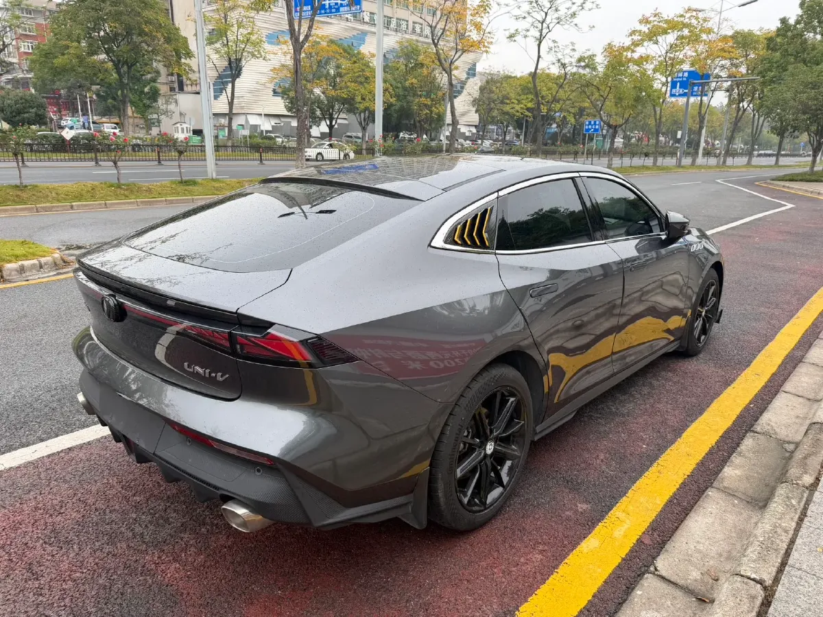 2023 ChangAn UNI-V 1.5T 188HP L4 7DCT,autocango,china used car exporter,china ev exporter,chinese used car exporter,chinese used ev exporter