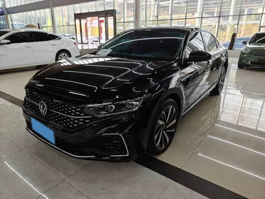 2022 VOLKSWAGEN PASSAT view 1