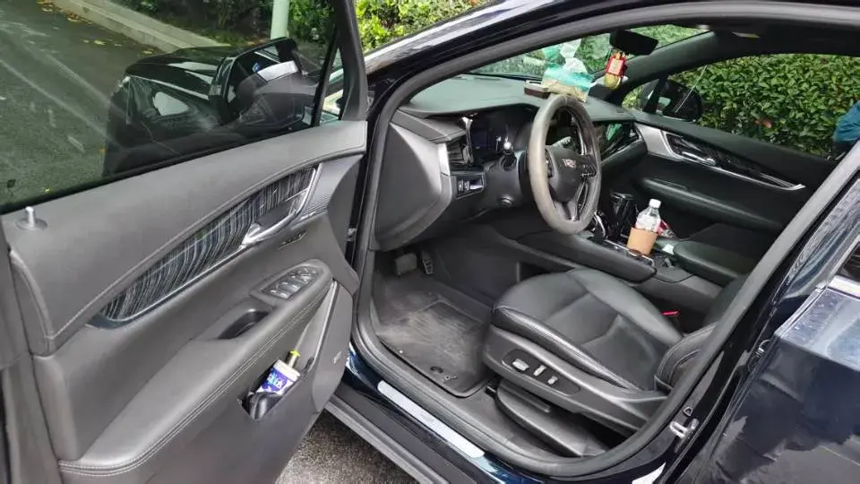 2021 CADILLAC XT6 thumbnail 3