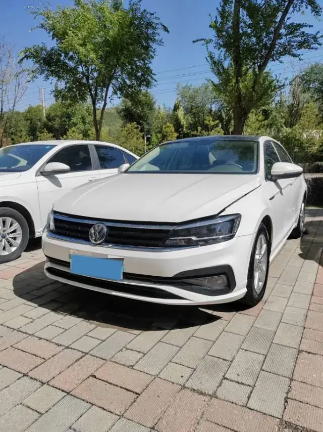 2021 VOLKSWAGEN LAMANDO view 1