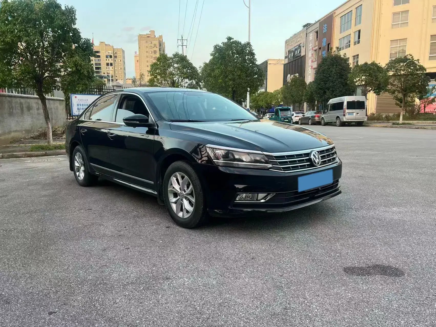 2015 VOLKSWAGEN PASSAT thumbnail 2