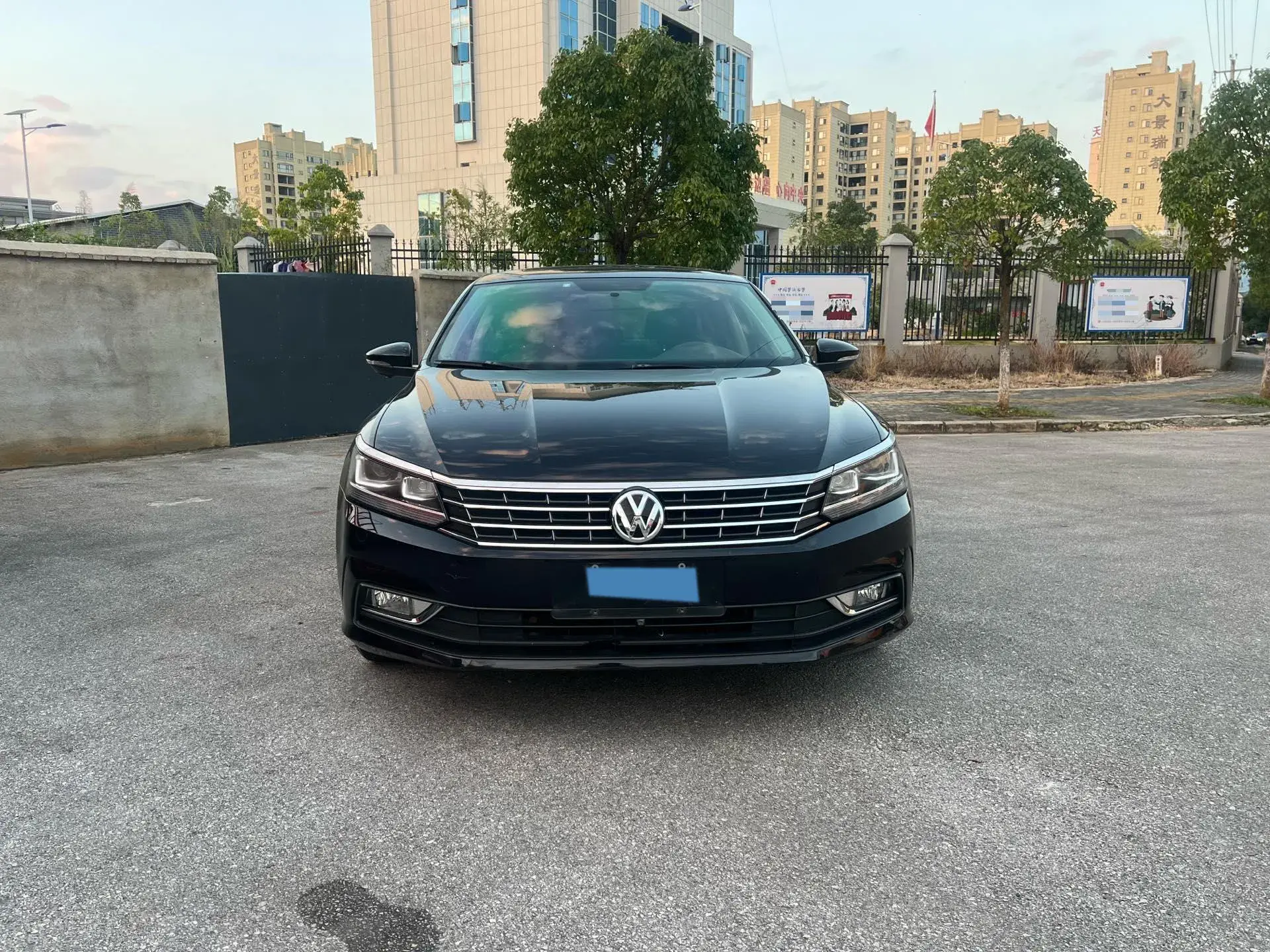 2015 VOLKSWAGEN PASSAT thumbnail 3