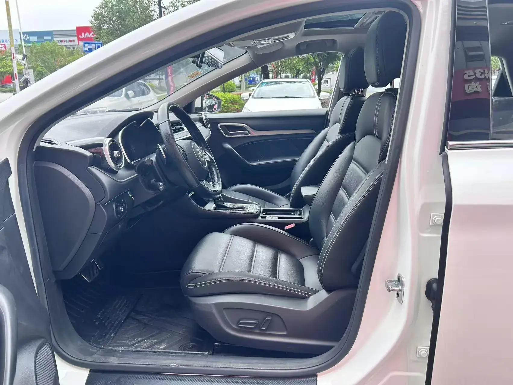 2017 MG MG6 thumbnail 4