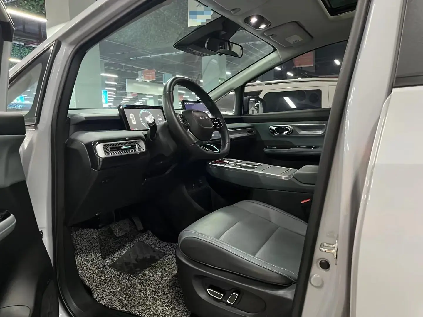 2023 AION Y thumbnail 4