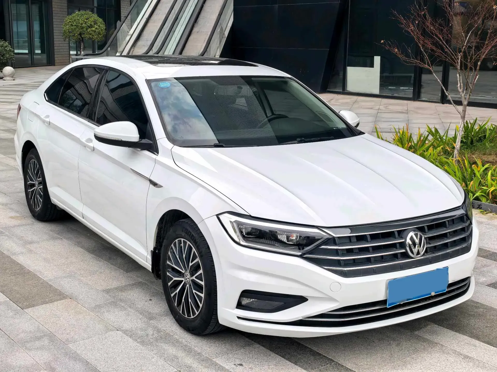 2019 VOLKSWAGEN SAGITAR thumbnail 3