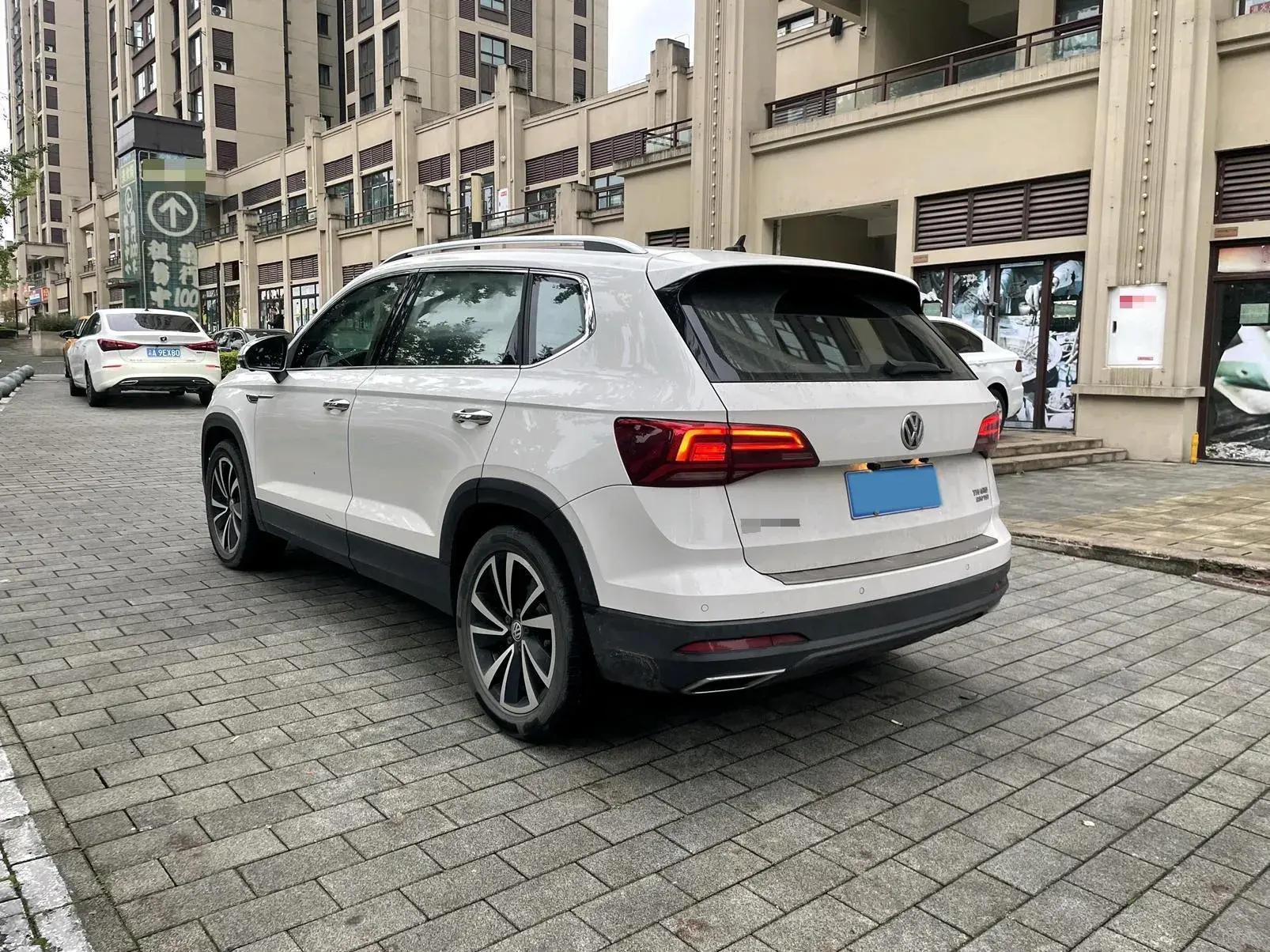 2019 VOLKSWAGEN THARU thumbnail 4