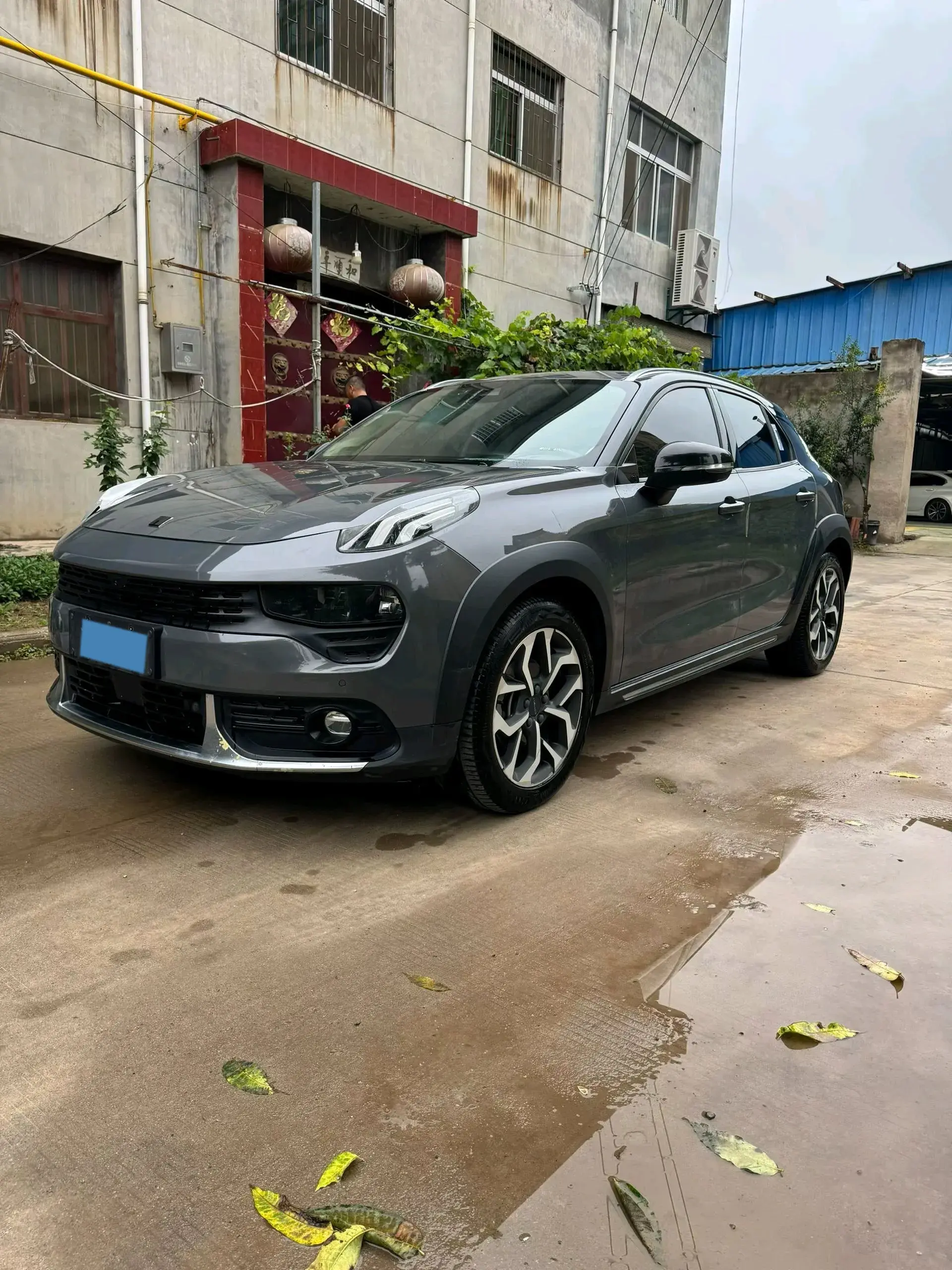 2018 LYNK&CO 02 view 1