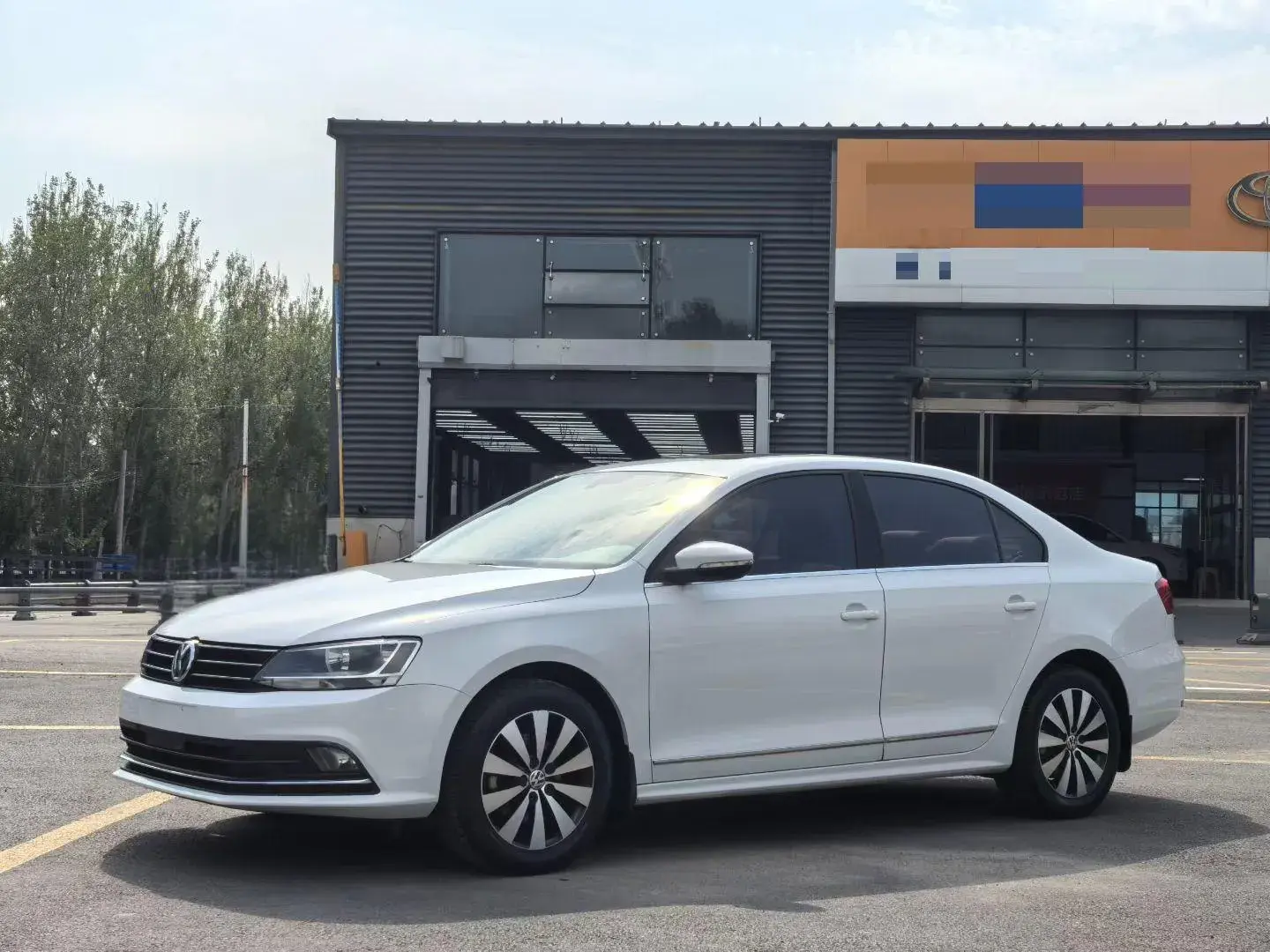 2018 VOLKSWAGEN SAGITAR view 1