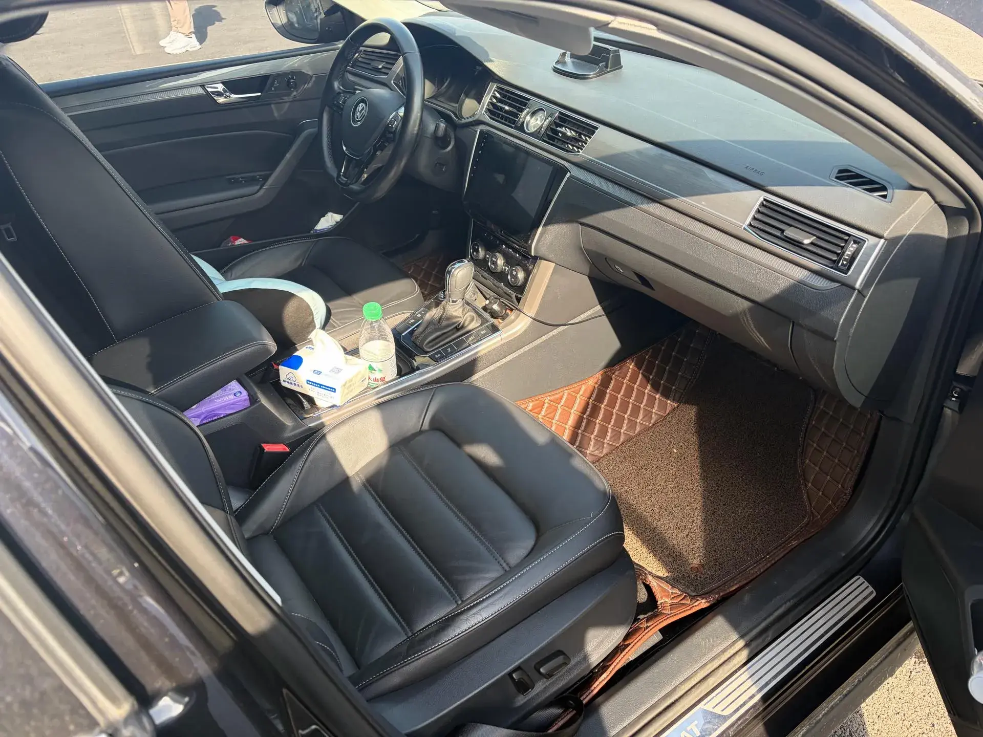 2017 VOLKSWAGEN PASSAT thumbnail 4