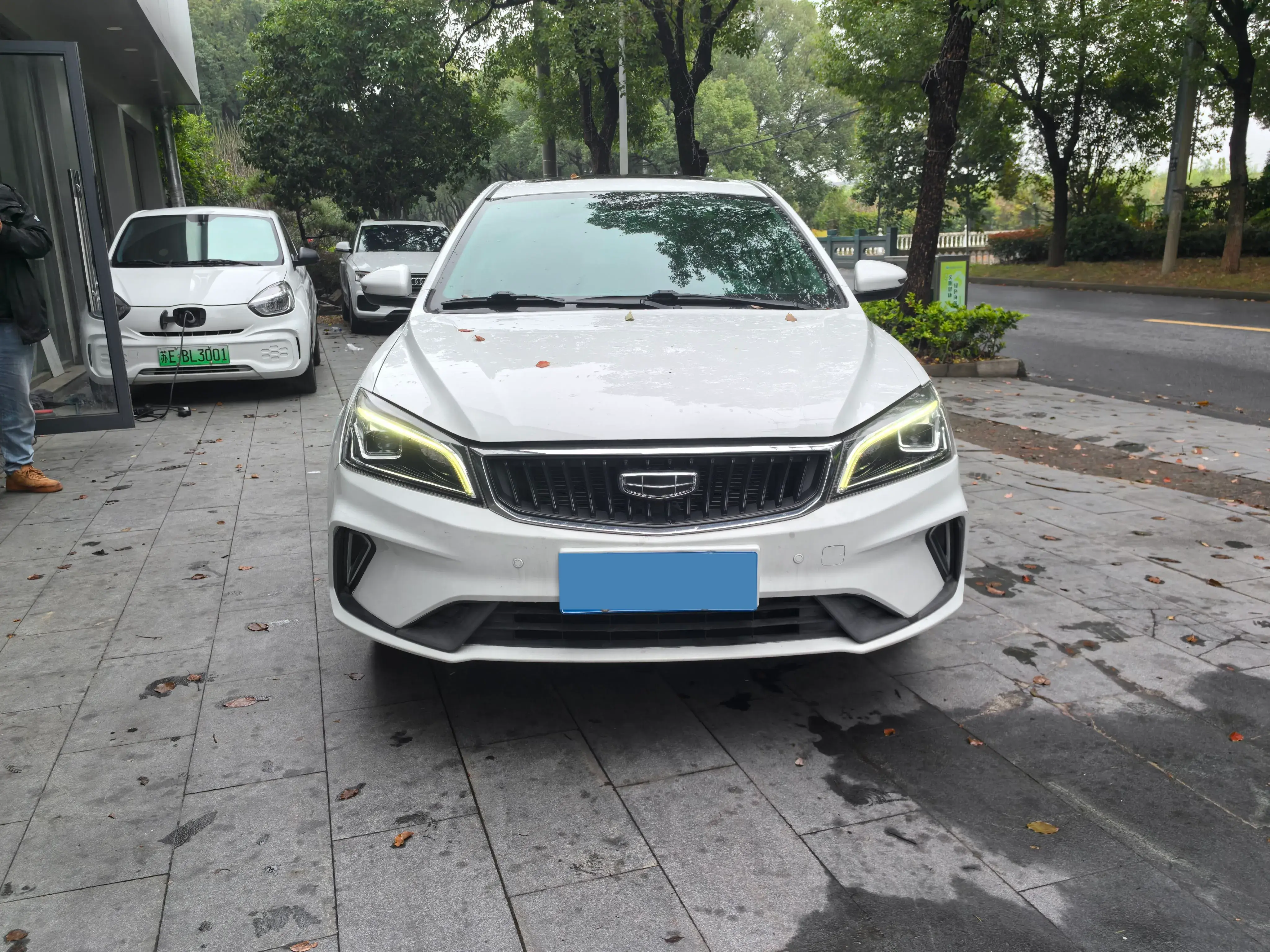 2021 GEELY EMGRAND thumbnail 3
