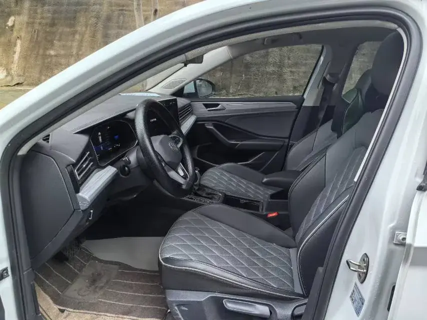 2023 VOLKSWAGEN SAGITAR thumbnail 4