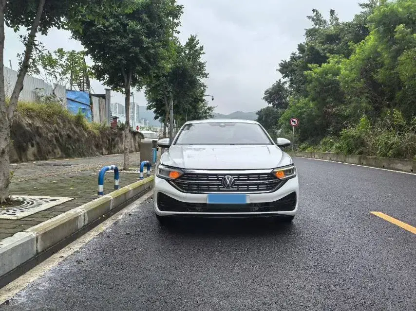 2023 VOLKSWAGEN SAGITAR thumbnail 2