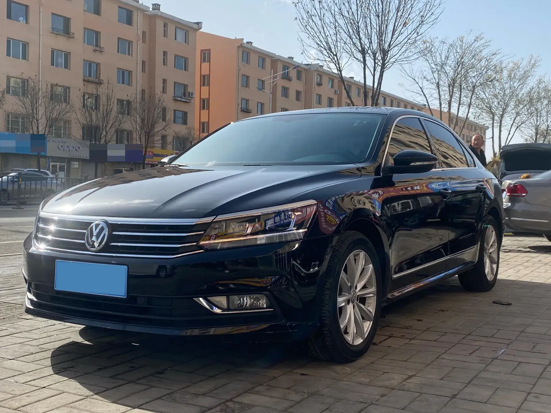 2017 VOLKSWAGEN PASSAT view 1