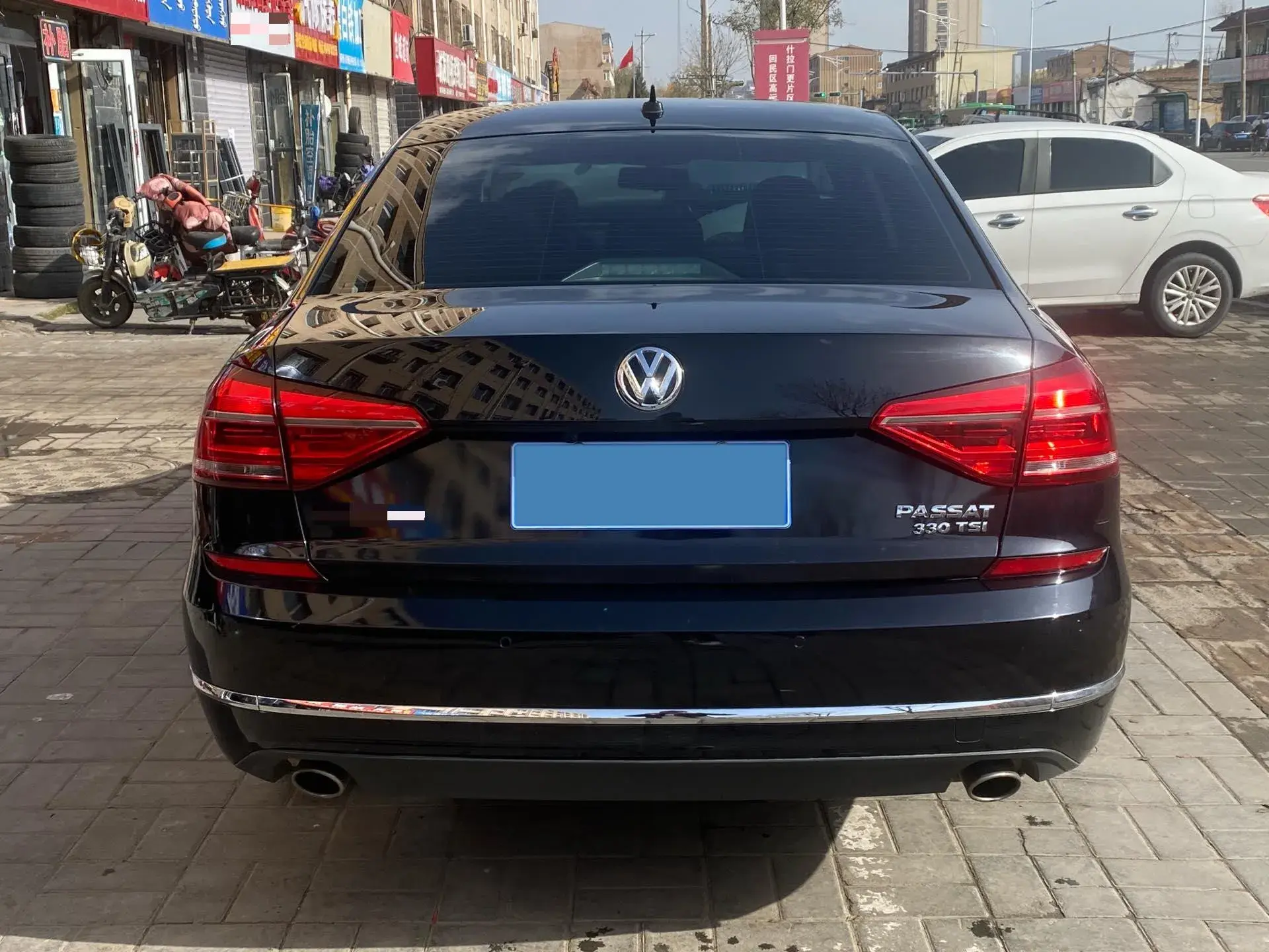 2017 VOLKSWAGEN PASSAT thumbnail 3