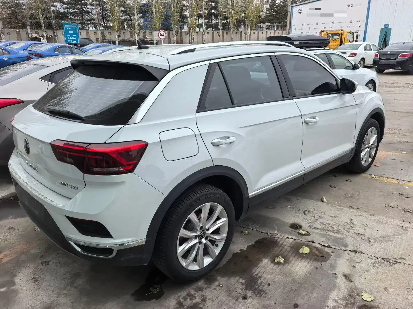 2020 VOLKSWAGEN T-ROC thumbnail 4