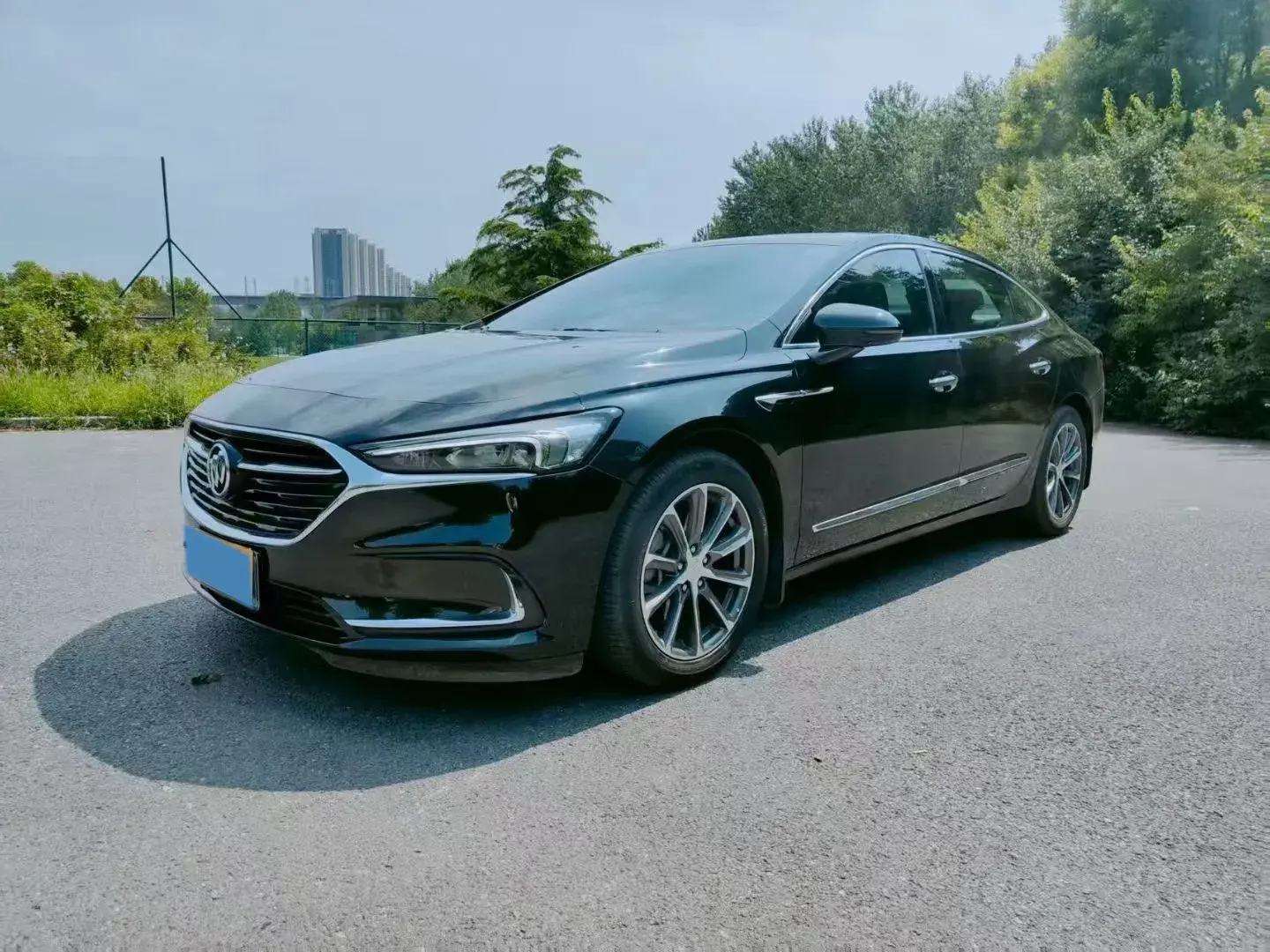 2022 BUICK LARCOSSE view 1