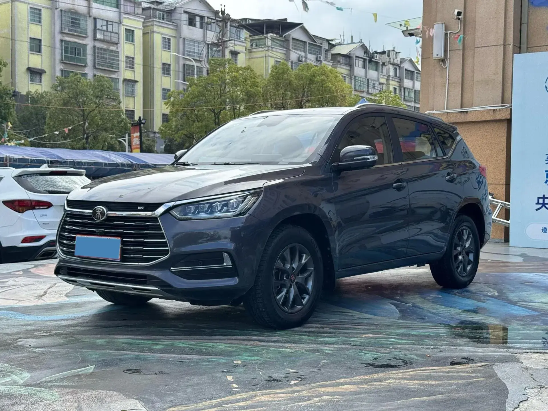 2019 BYD SONG view 1