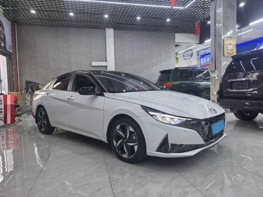 2021 HYUNDAI ELANTRA thumbnail 3