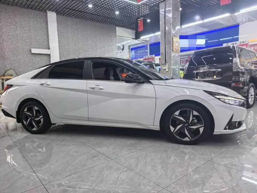 2021 HYUNDAI ELANTRA thumbnail 4