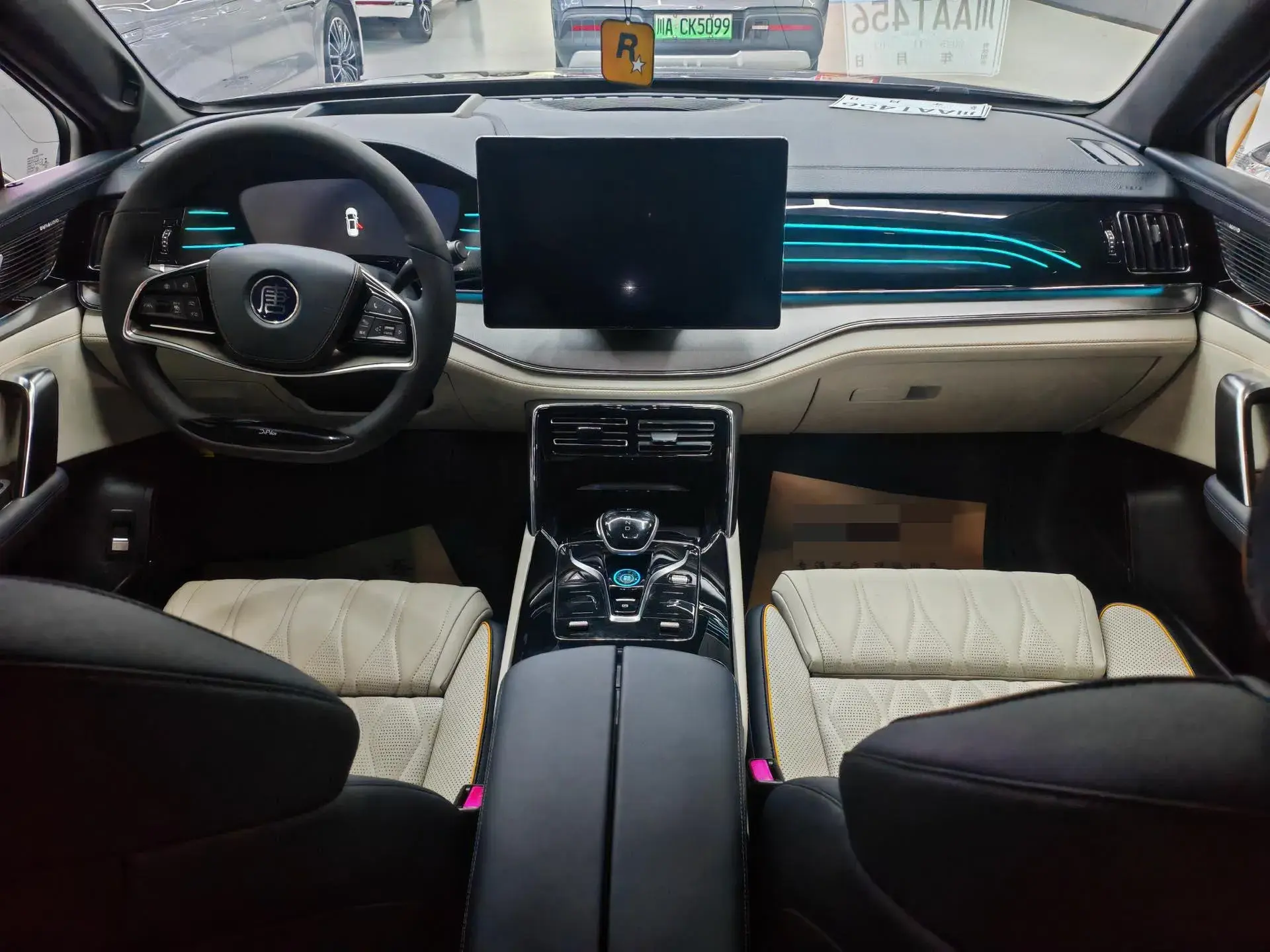 2022 BYD TANG thumbnail 4