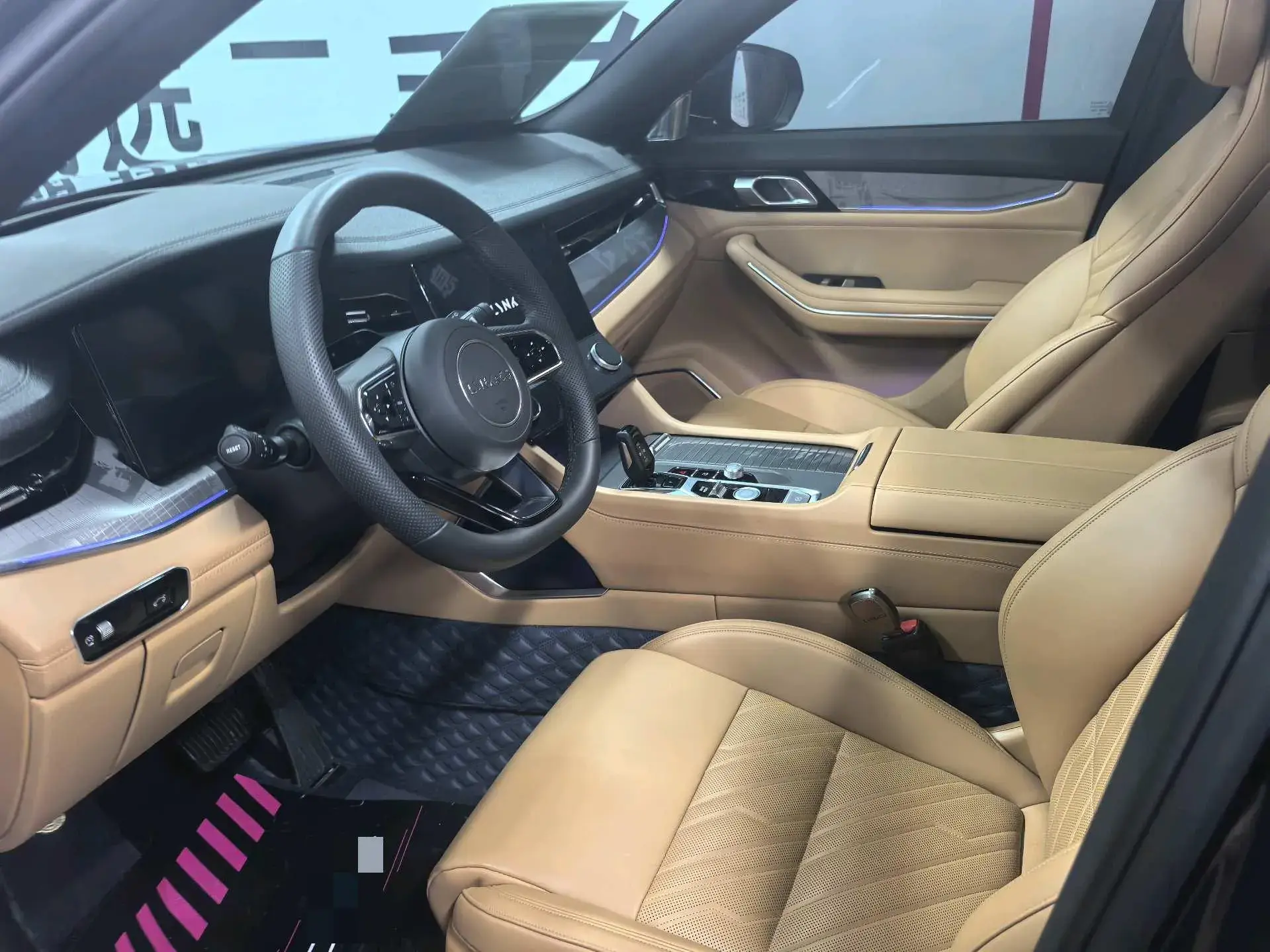 2021 LYNK&CO 09 thumbnail 3