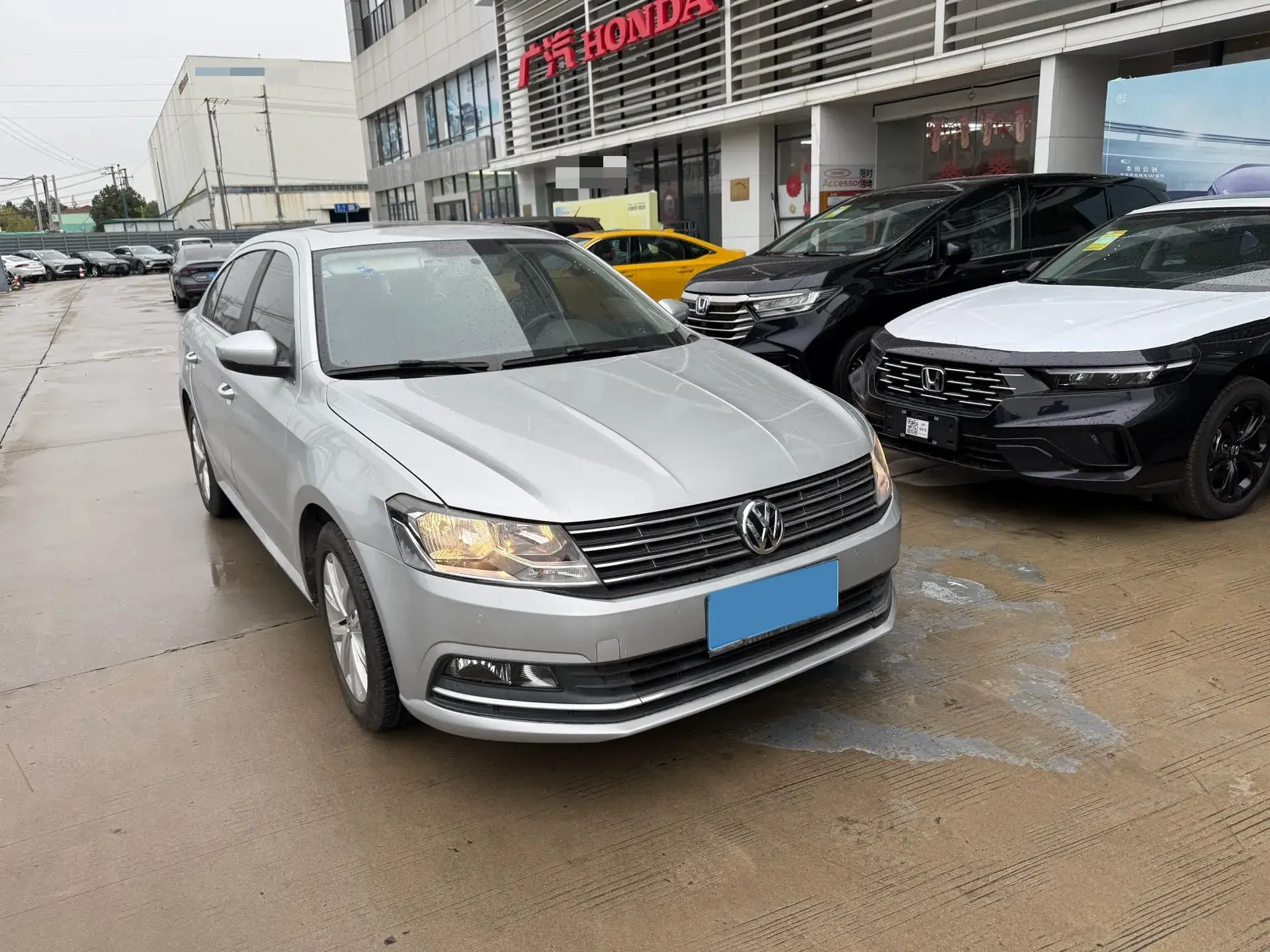 2017 VOLKSWAGEN LAVIDA thumbnail 2