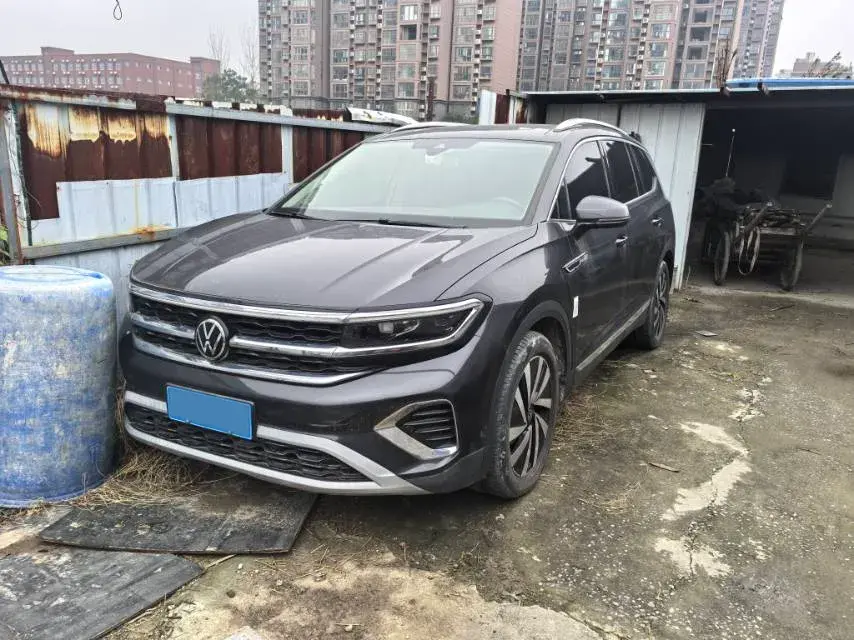 2021 VOLKSWAGEN TALAGON view 1