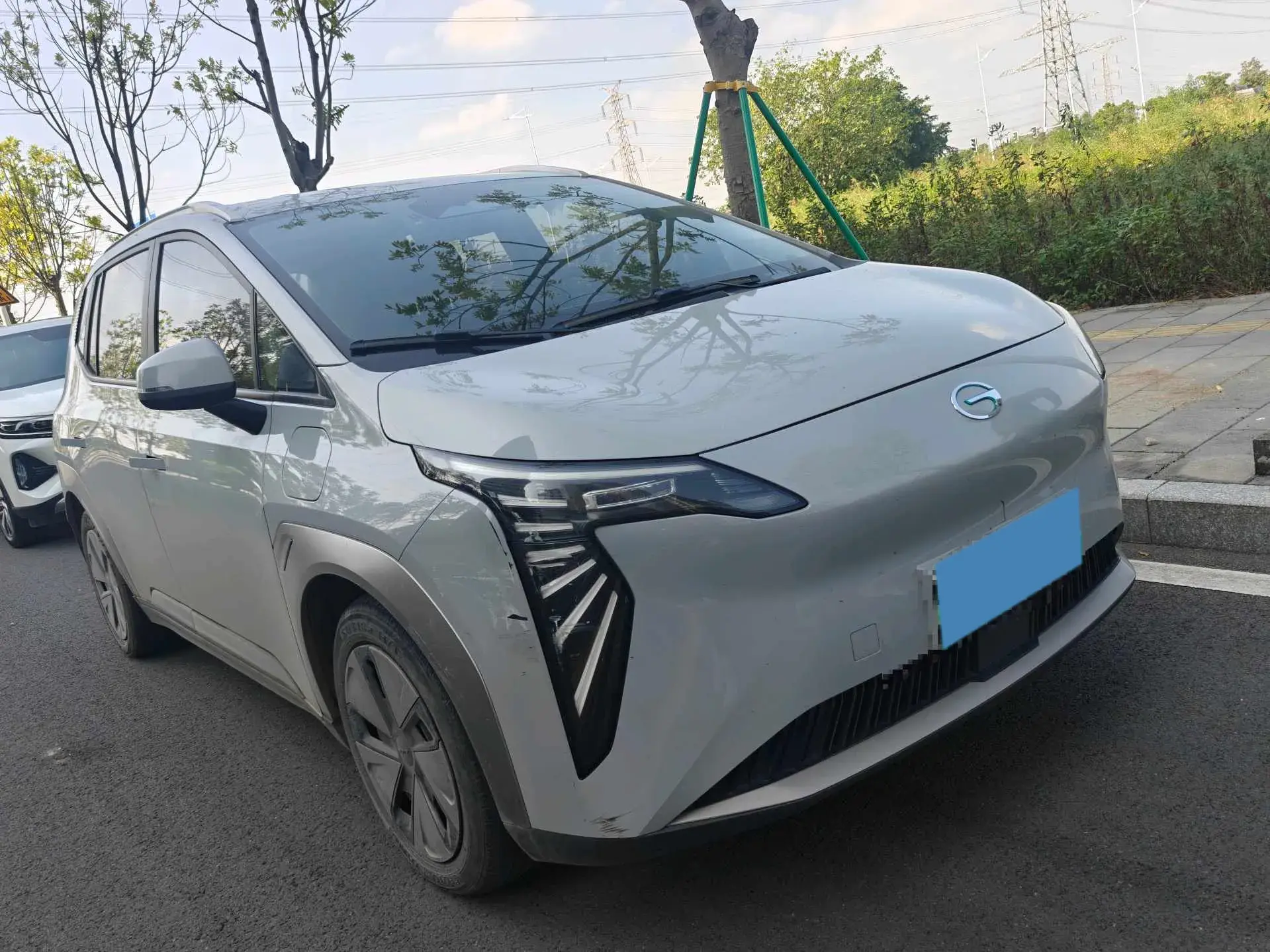 2023 AION Y thumbnail 3