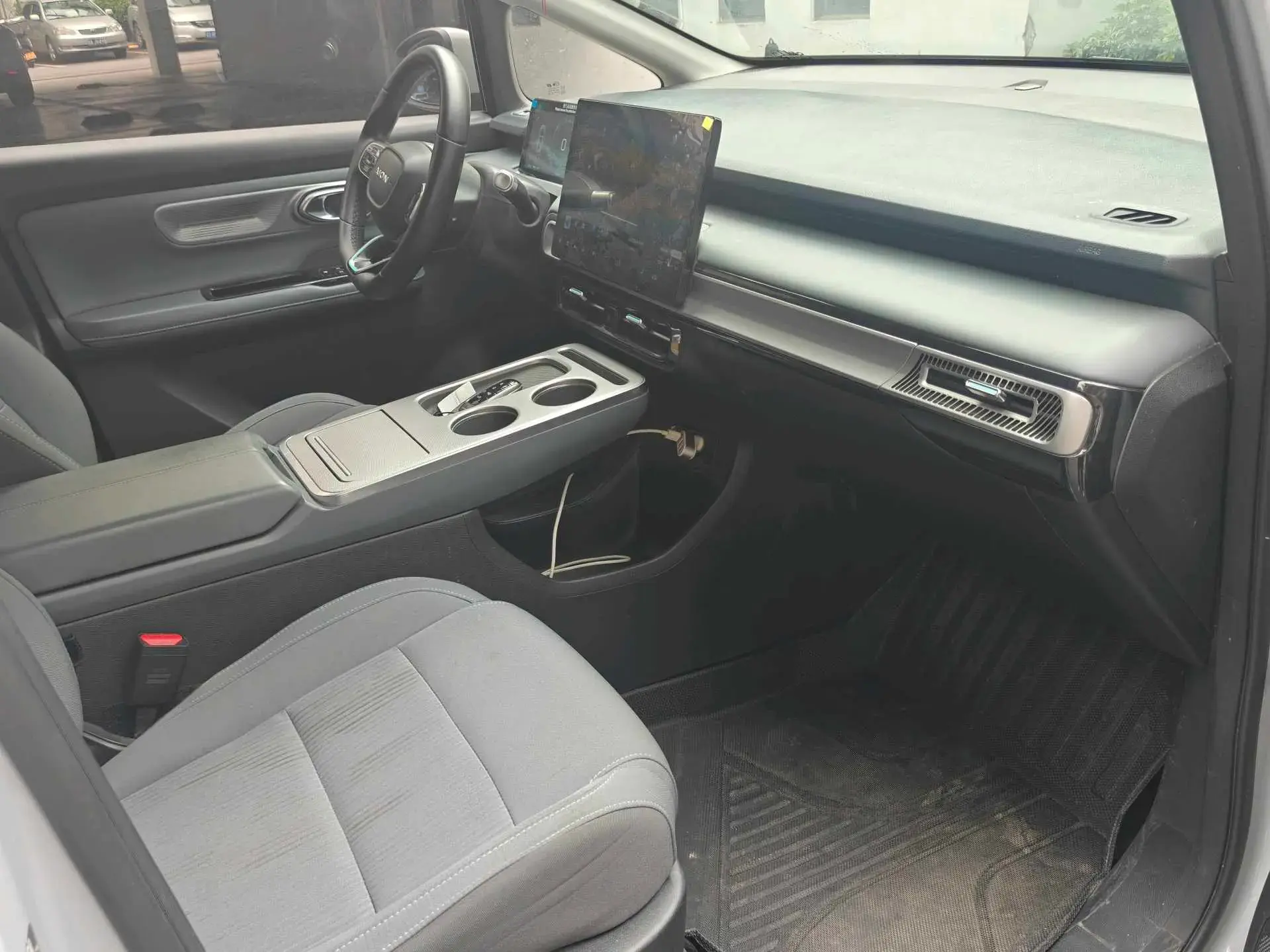 2023 AION Y thumbnail 4