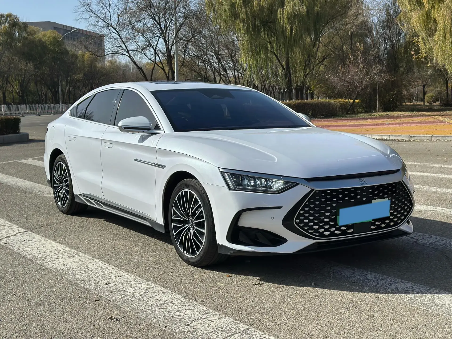 2023 BYD HAN thumbnail 3