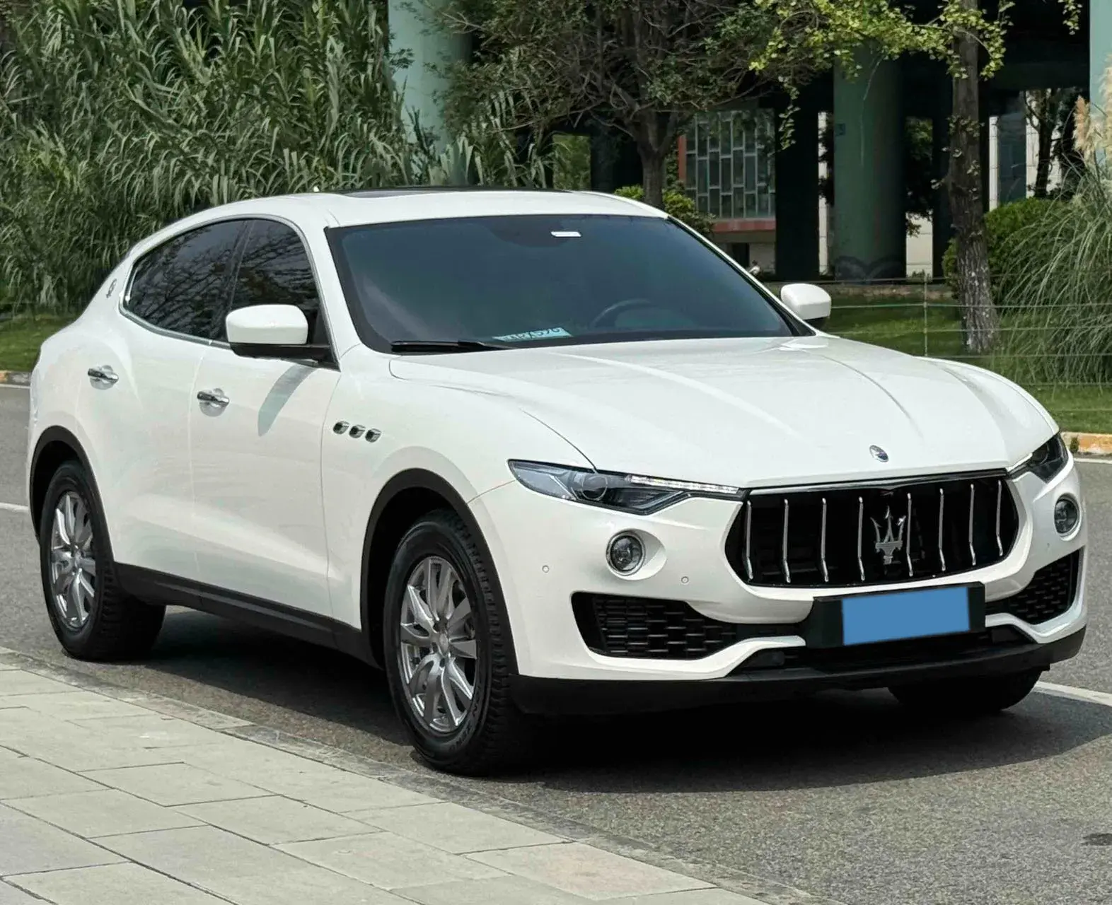 2018 MASERATI LEVANTE thumbnail 3