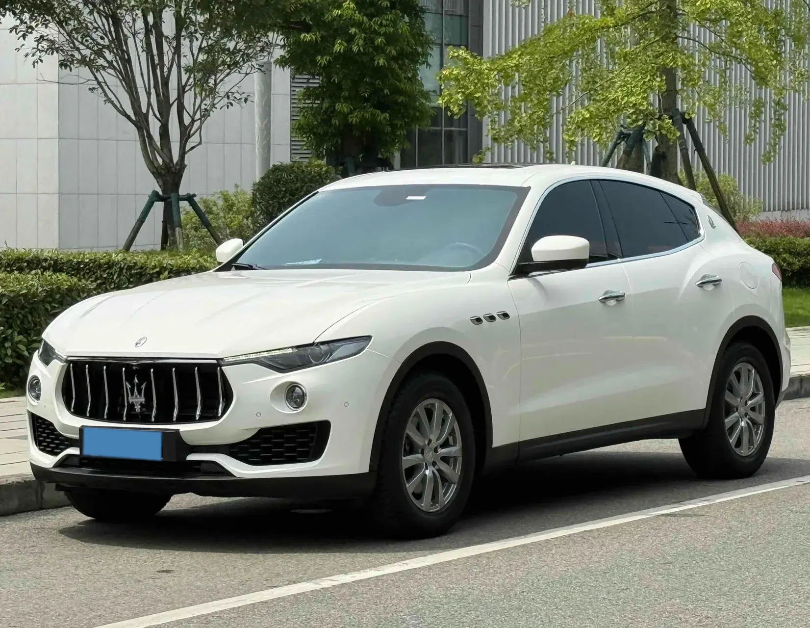 2018 MASERATI LEVANTE view 1