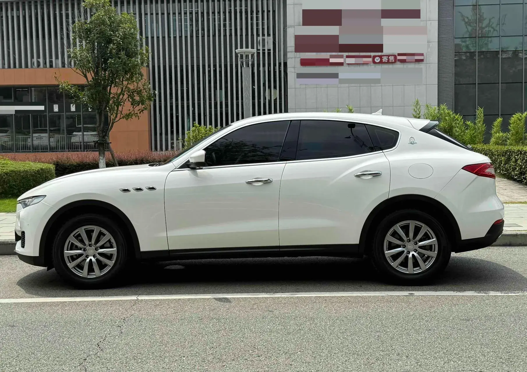 2018 MASERATI LEVANTE thumbnail 4