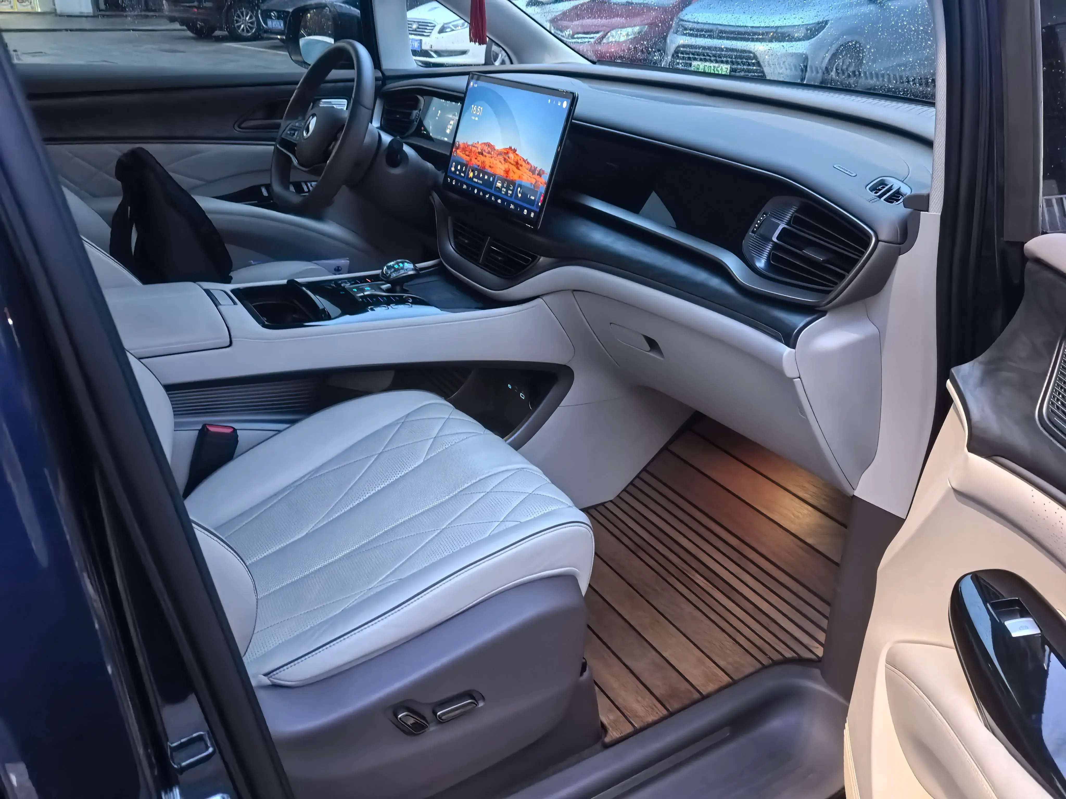 2022 DENZA D9 thumbnail 2