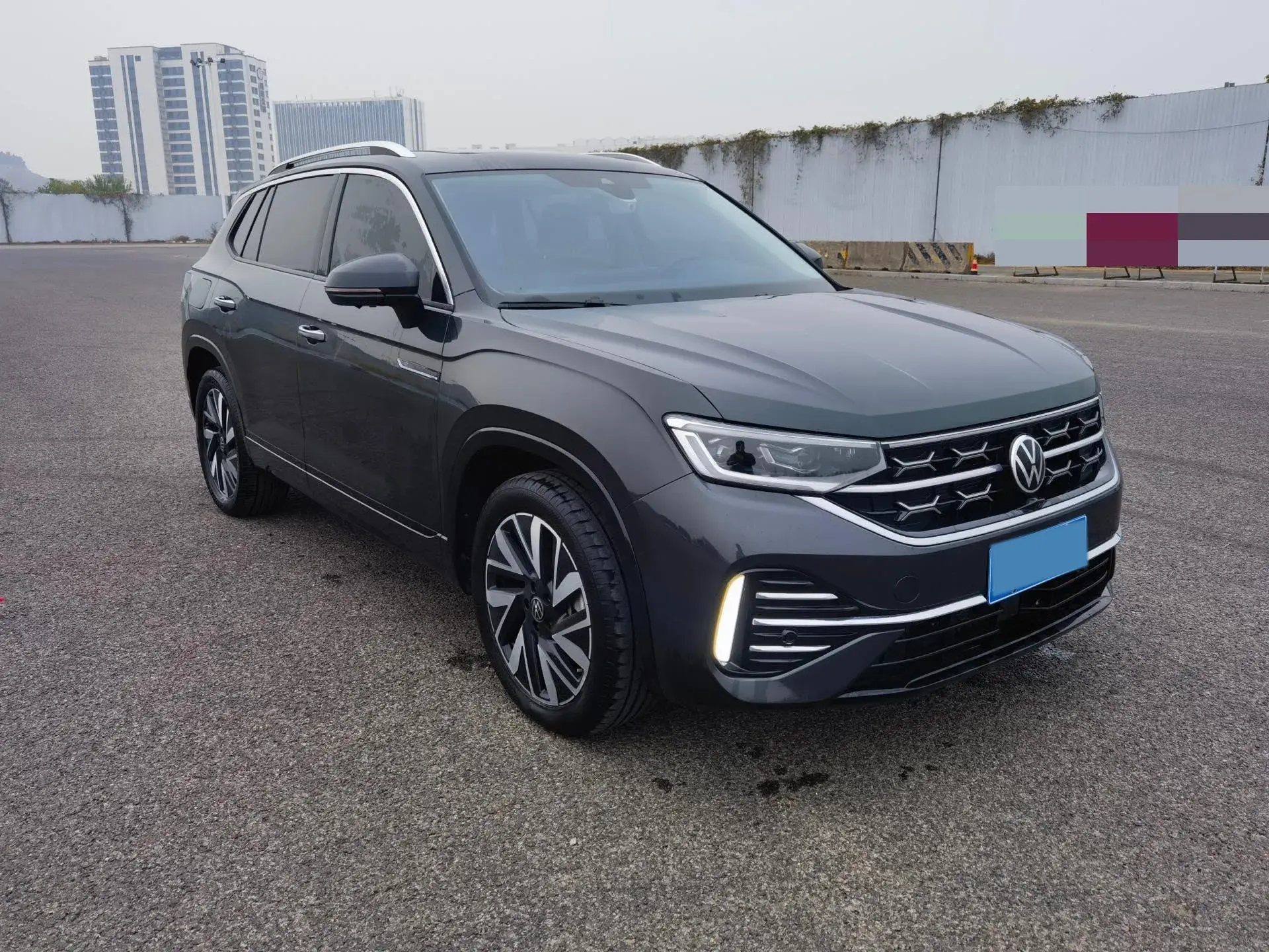 2023 VOLKSWAGEN TAYRON thumbnail 3