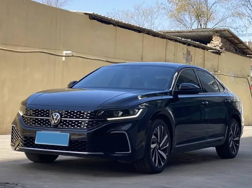 2021 VOLKSWAGEN PASSAT view 1