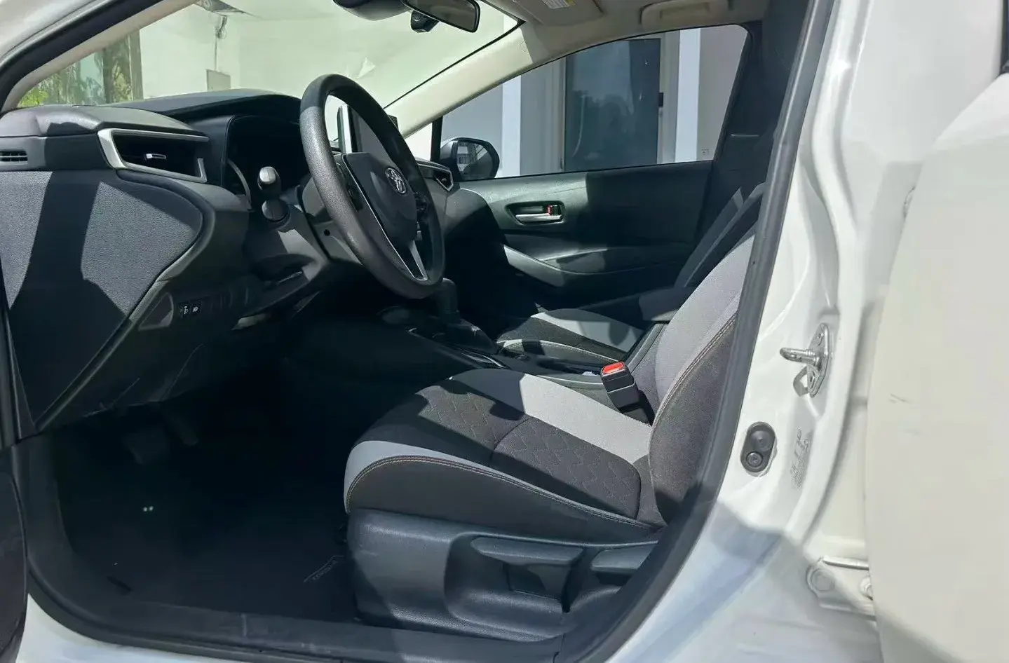 2021 TOYOTA COROLLA thumbnail 3