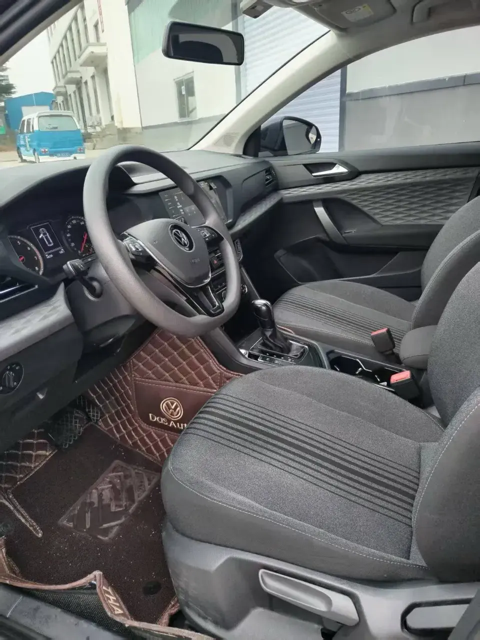 2021 VOLKSWAGEN THARU thumbnail 2