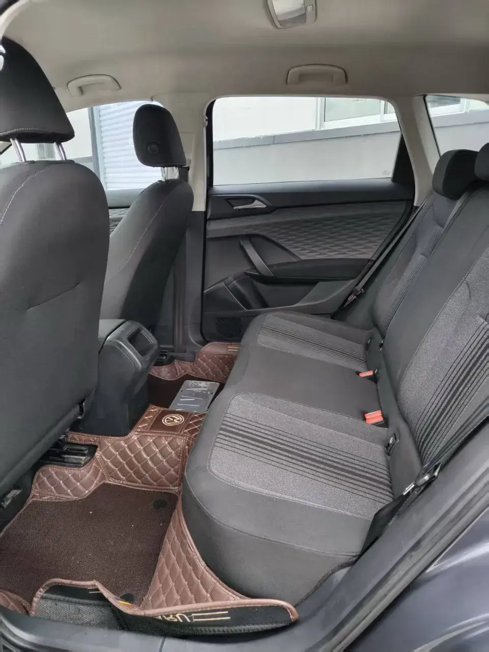 2021 VOLKSWAGEN THARU thumbnail 3