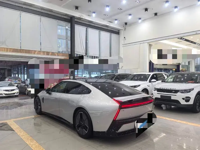 2025 XPENG P7 thumbnail 4