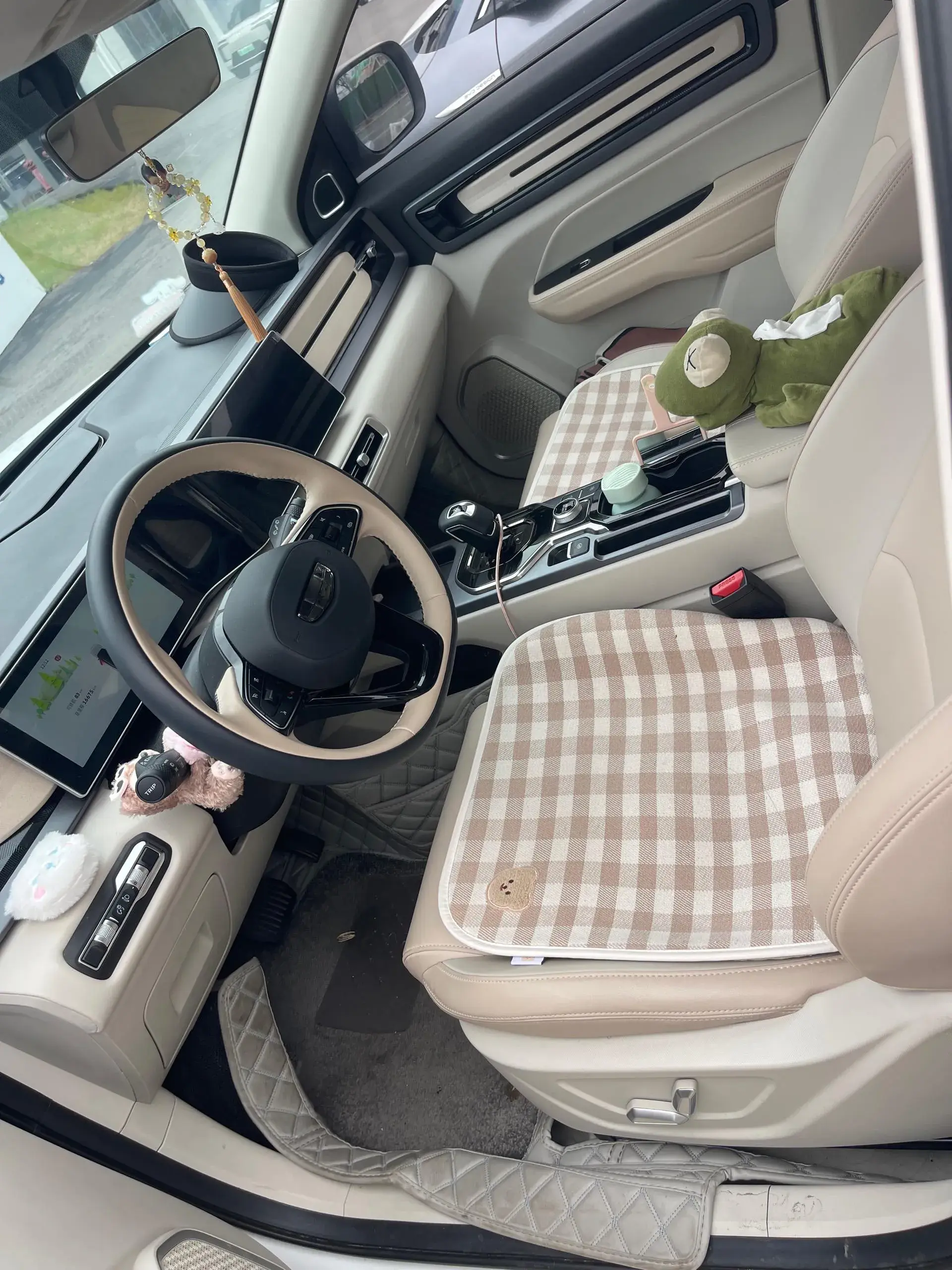 2023 GEELY ICON thumbnail 2