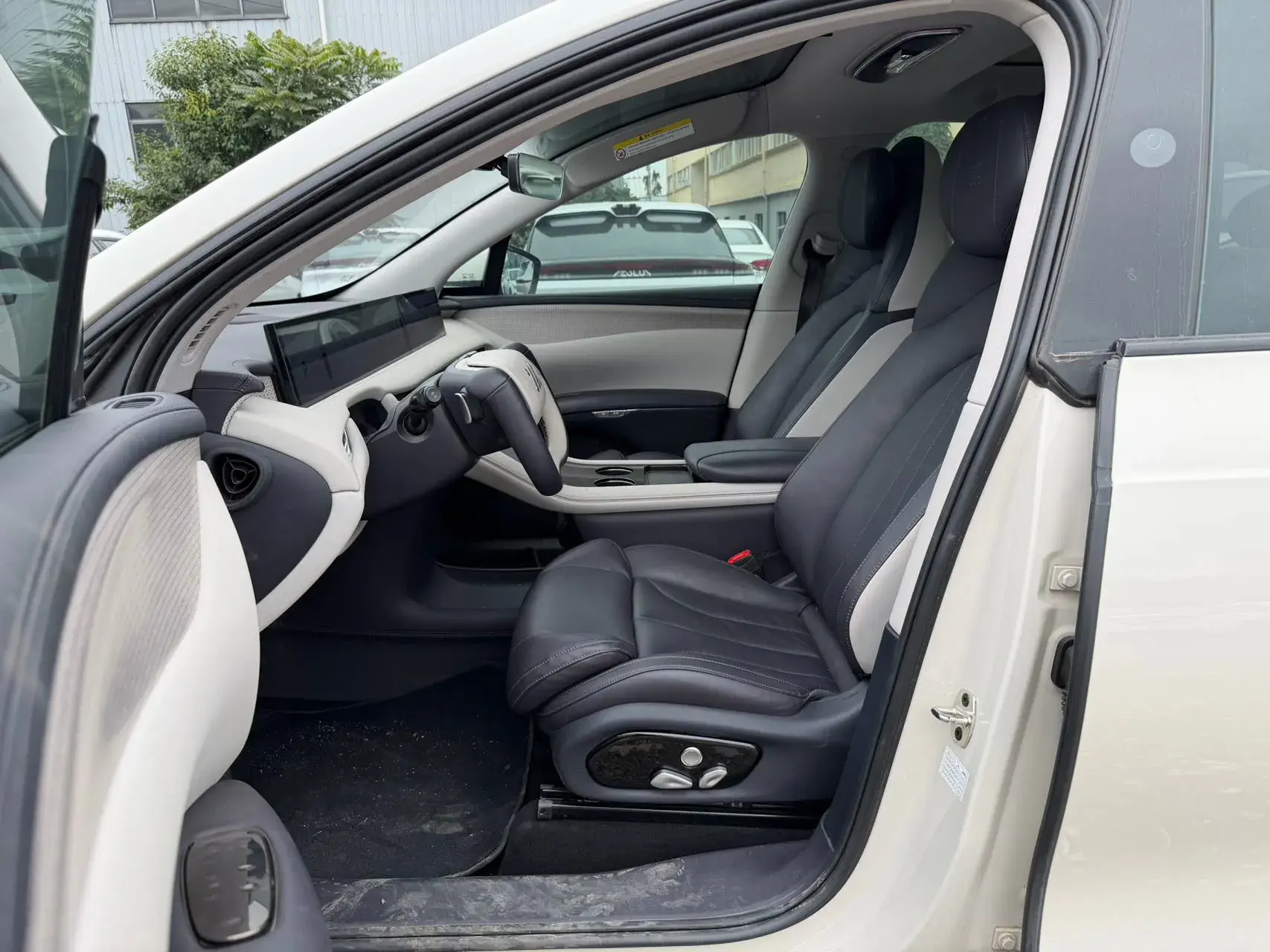 2023 IM LS7 thumbnail 3