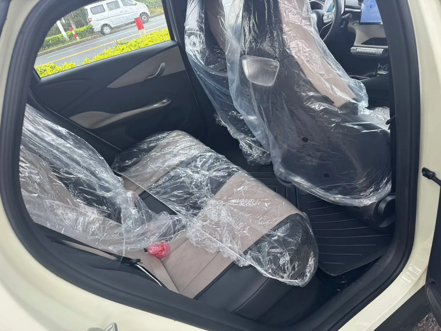 2025 BYD DOLPHIN thumbnail 3