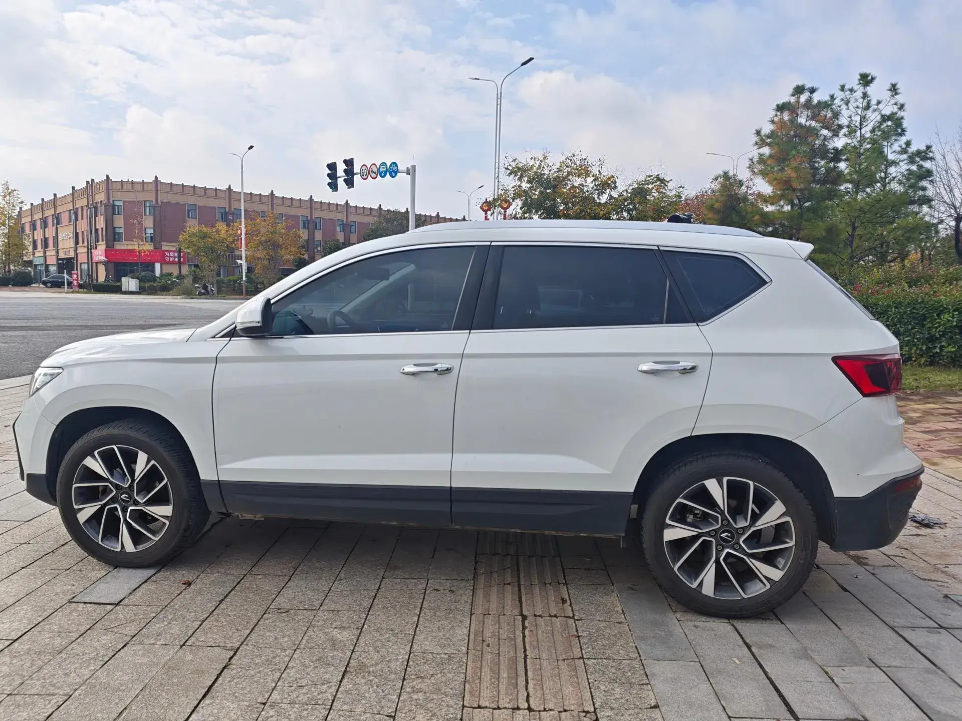 2022 JETTA VS5 thumbnail 3