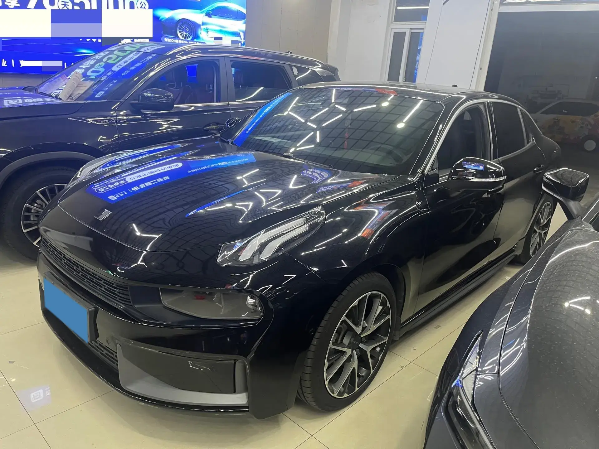 2018 LYNK&CO 03 view 1