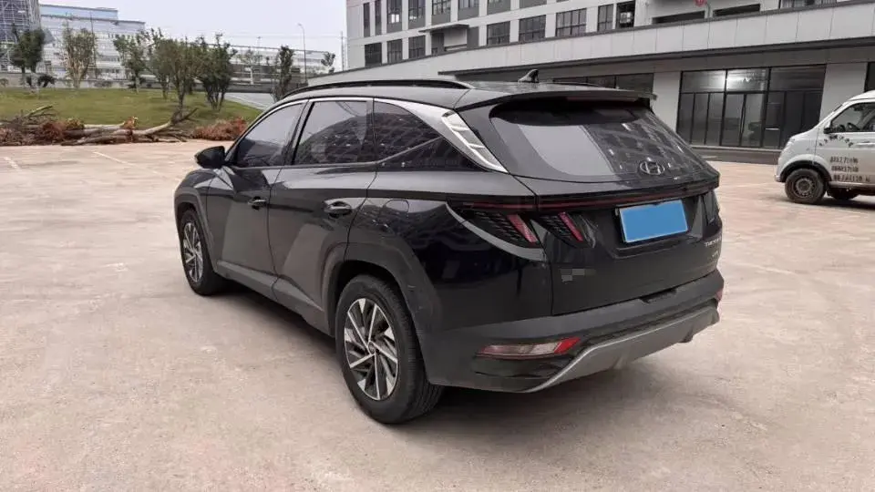 2023 HYUNDAI TUCSON thumbnail 3